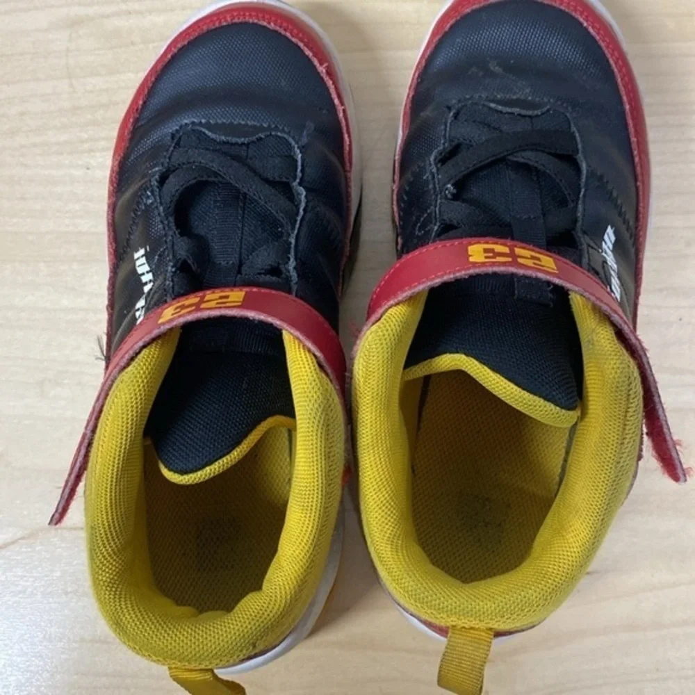 NIKE AIR JORDAN MAX‎ AURA 3 kids black, yellow & red size 2Y